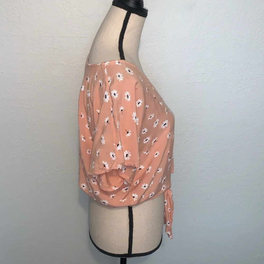 Sim & Sam Front Tie Peach Floral Short Sleeve Crop Top Size Medium